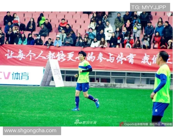 足球明星荣誉之争精彩对比图揭示成就与荣耀的背后故事